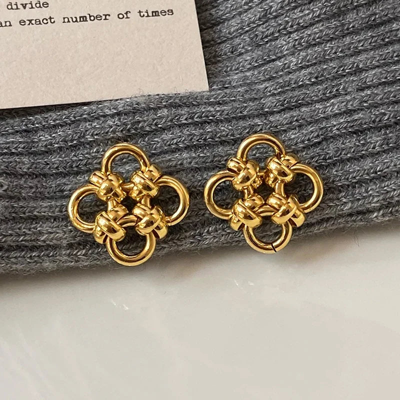 Clover Knot Stud Earring