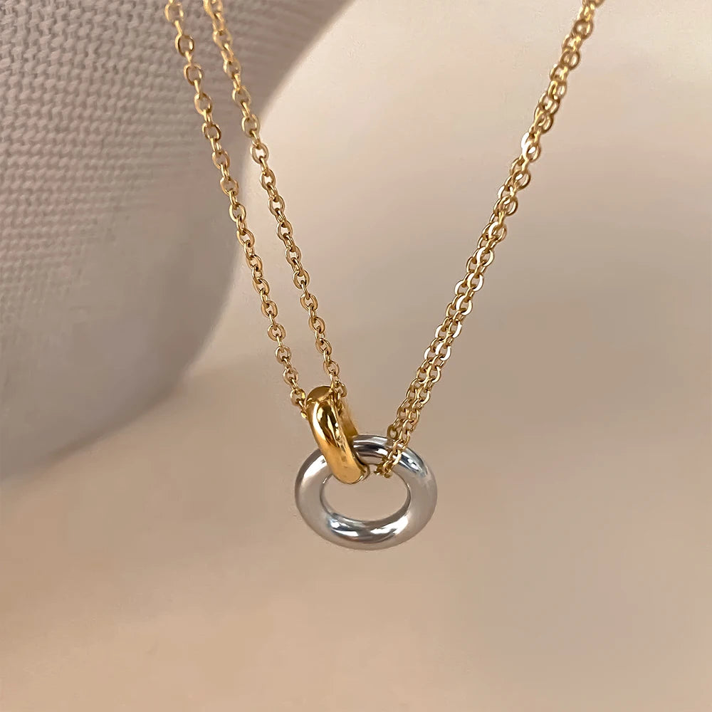 Interlocking Circle Pendant Necklace