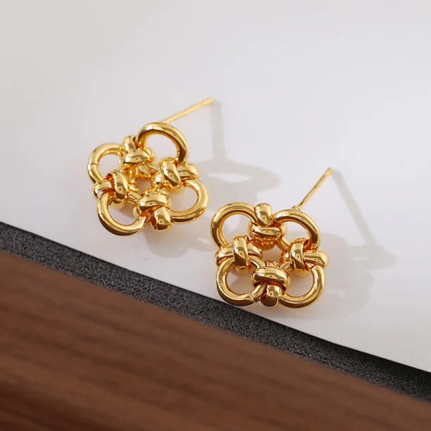 Clover Knot Stud Earring