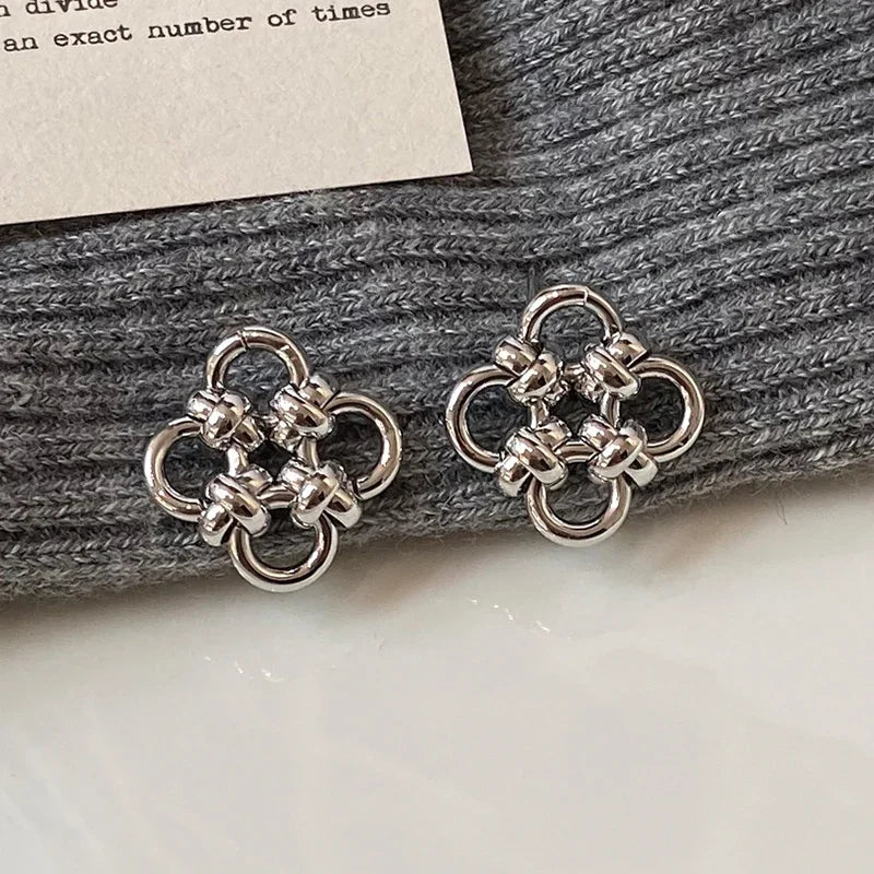 Clover Knot Stud Earring