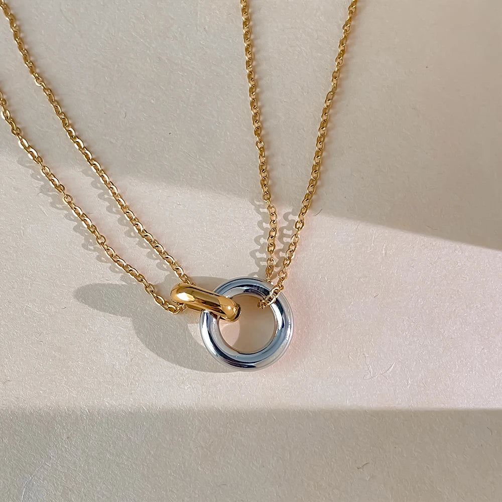 Interlocking Circle Pendant Necklace
