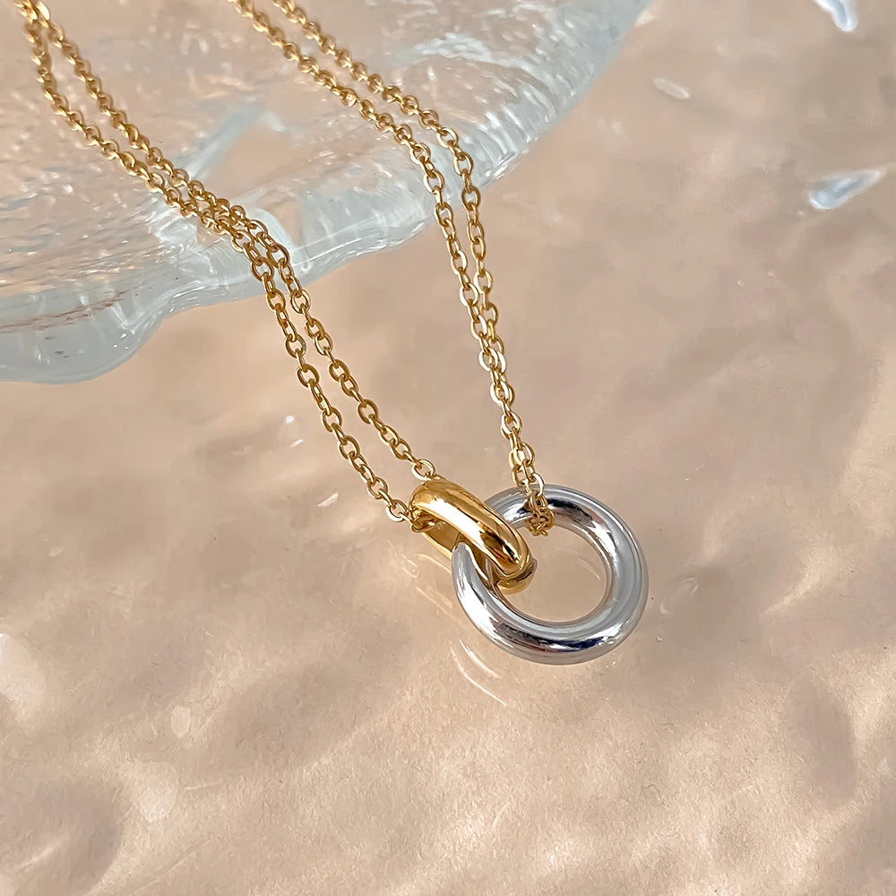 Interlocking Circle Pendant Necklace