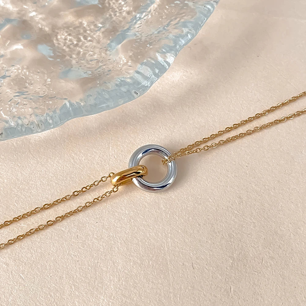 Interlocking Circle Pendant Necklace