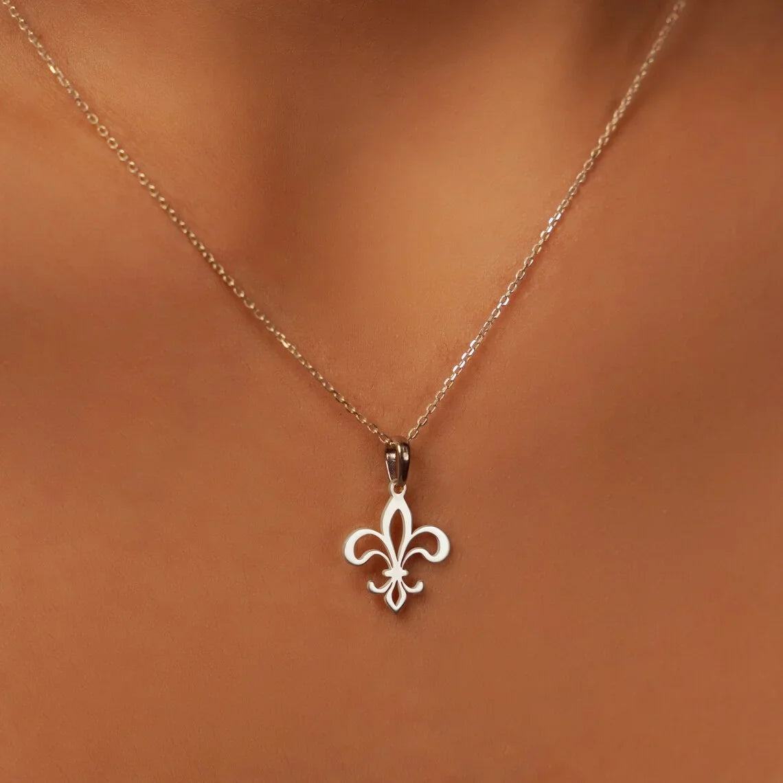 Fleur-de-Lis Pendant Necklace